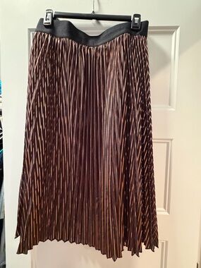 LuLaRoe Elegant Jill Rose Gold and black pleated Skirt